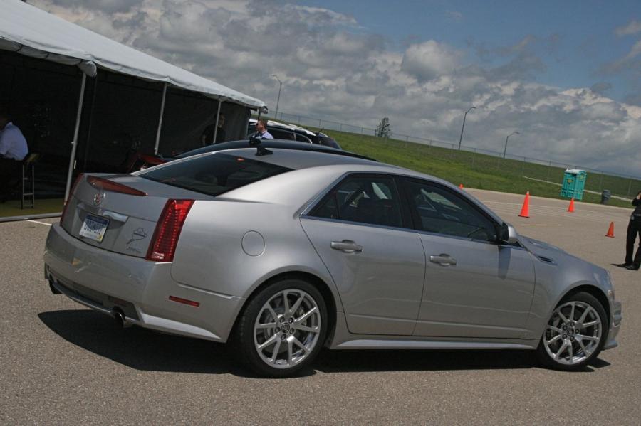 Cadillac CTS-V Coupe 2010 года  (фото 248 из 315)